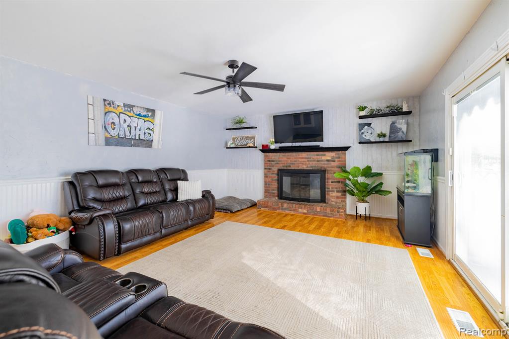 8425 Hampton Road Grosse Ile, MI 48138 - Photo 11 of 31 Gallery Image 11