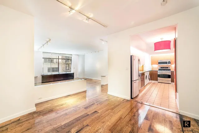 $1,795,000 | 525 East 80th Street, Unit 7D | Upper East Side