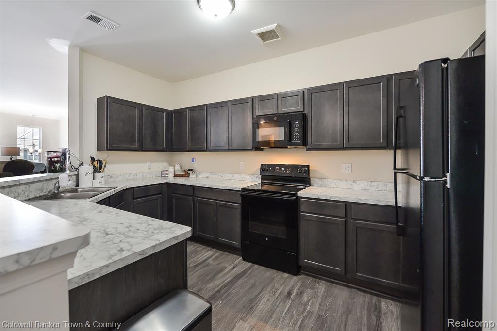 9940 Ridge Run Street Howell, MI 48855 - Photo 8 of 21