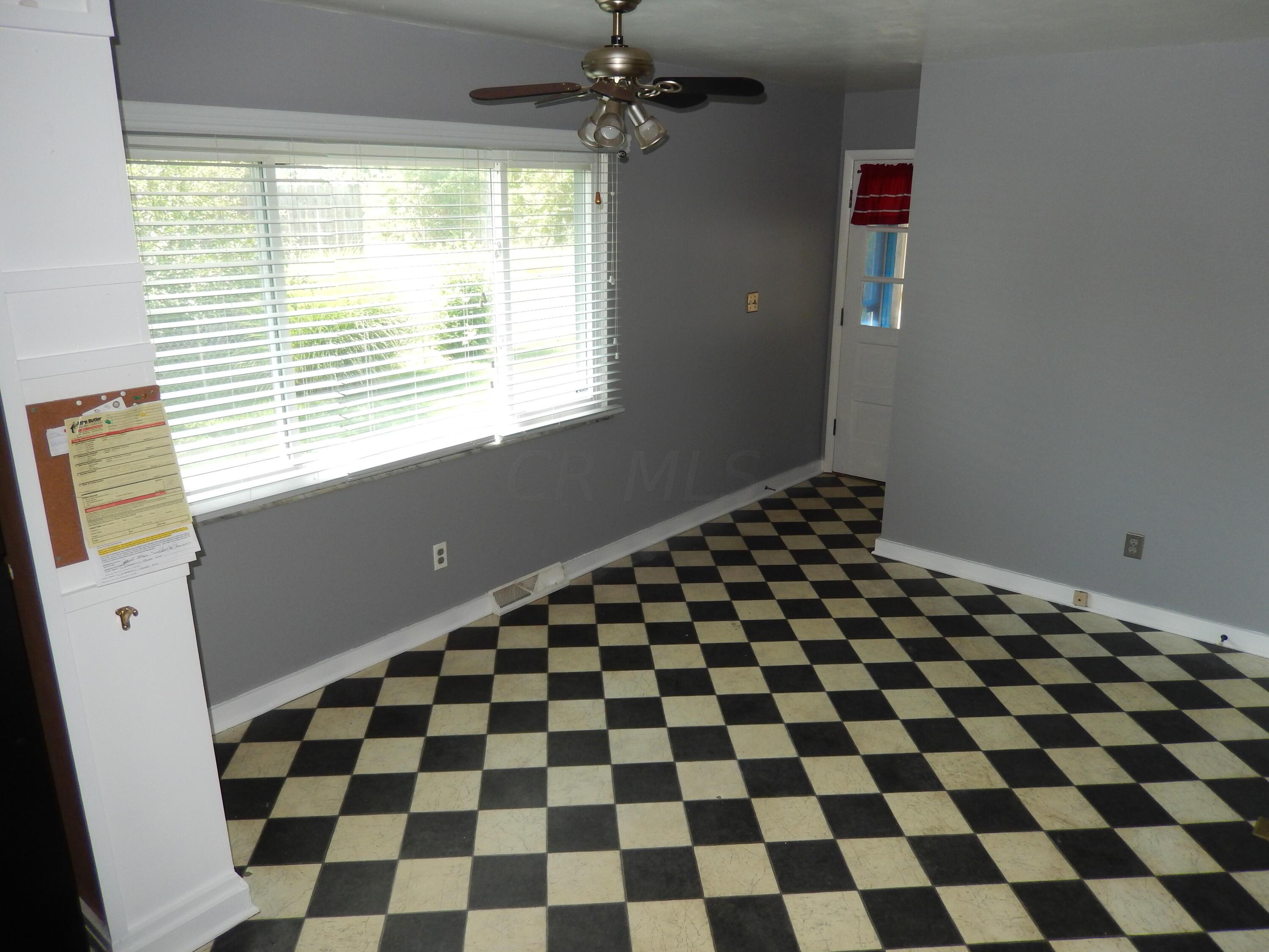 5587 Hazelwood Road Columbus, OH 43229 - Photo 12 of 47 Kitchen