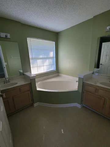 $2,300 | 11996 Swooping Willow Road, Jacksonville, FL 32223