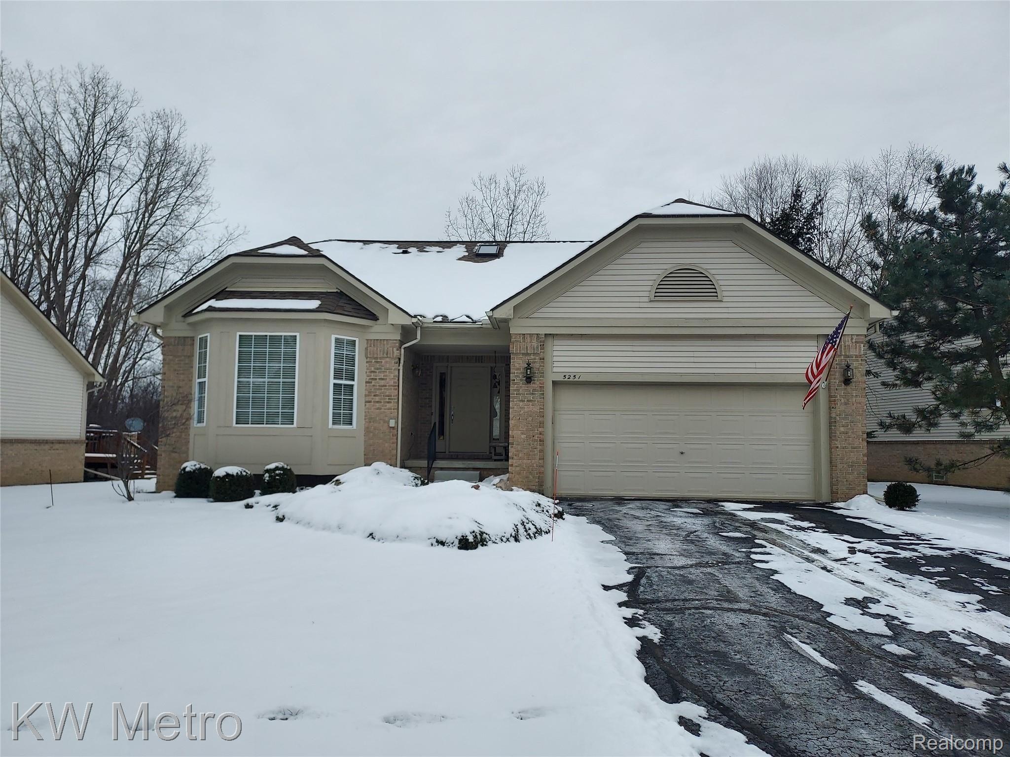 5251 Simpson Lake Road West Bloomfield, MI 48323 - Photo 1 of 30 20220127_112055.jpg