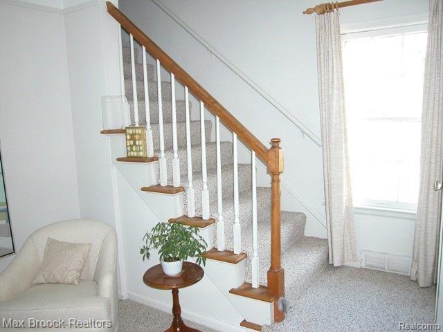 1364 Dorothea Road Berkley, MI 48072 - Photo 11 of 15 OPEN STAIRCASE