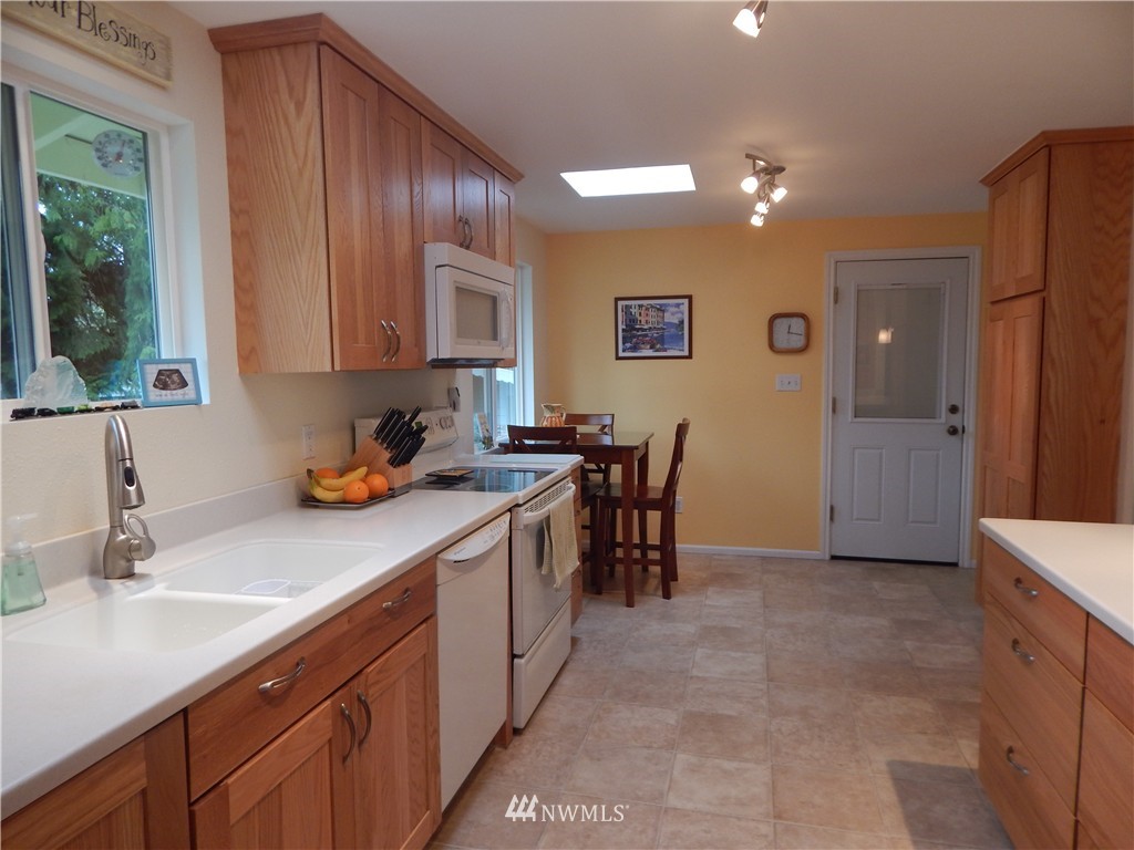 17902 91st Place Northeast Bothell, WA 98011 - Photo 2 of 12 Gallery Image 2