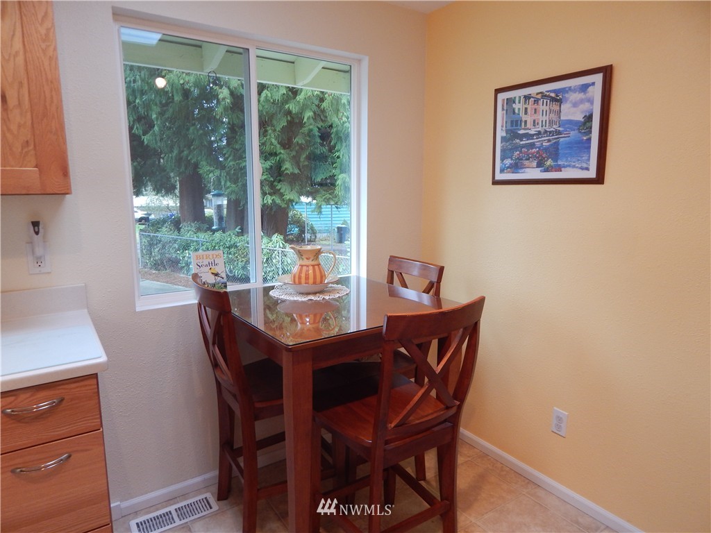 17902 91st Place Northeast Bothell, WA 98011 - Photo 3 of 12 Gallery Image 3