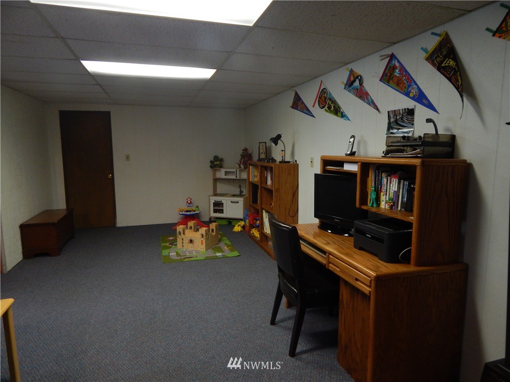 17902 91st Place Northeast Bothell, WA 98011 - Photo 6 of 12 Gallery Image 6