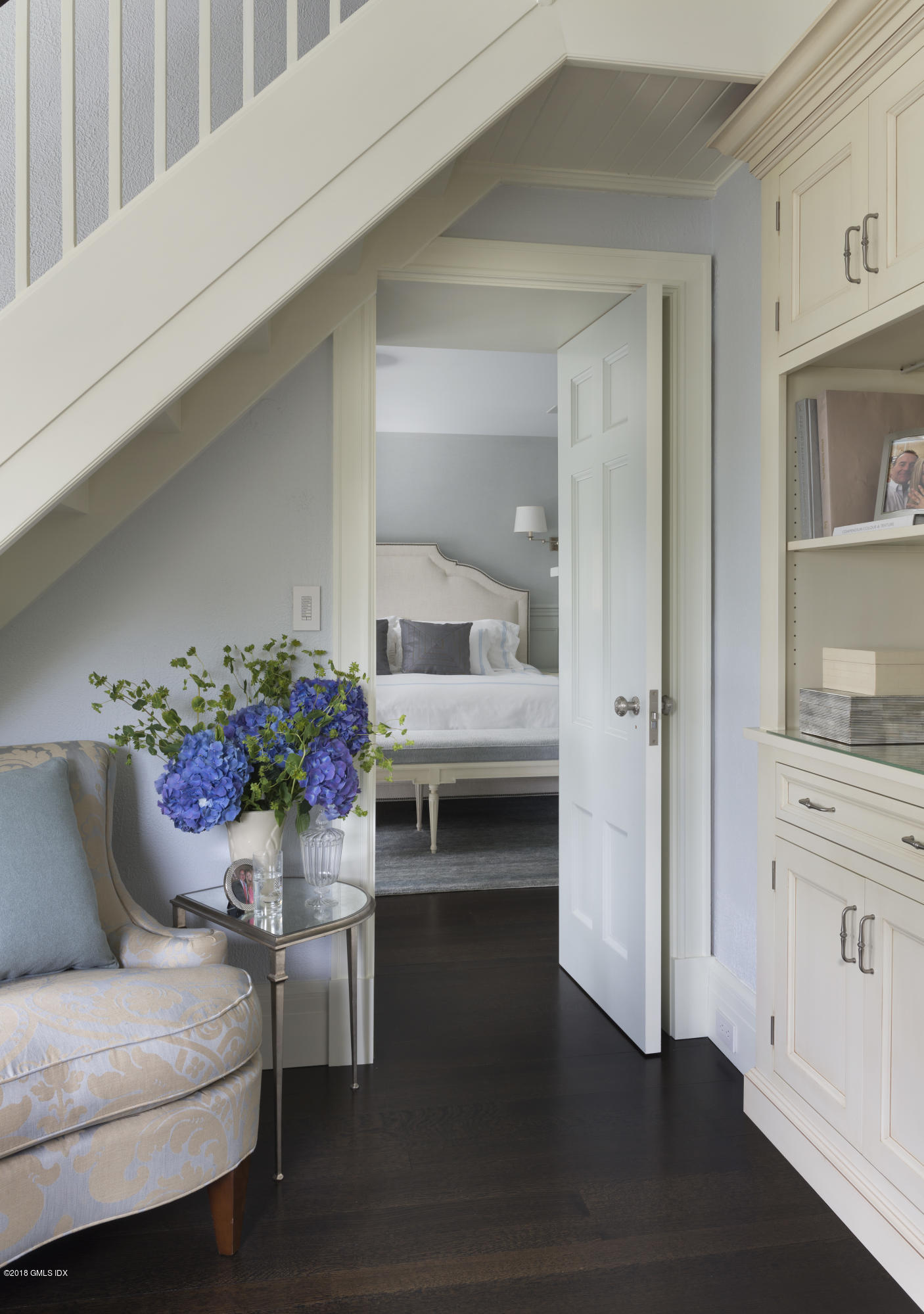 47 Carriglea Drive Riverside, CT 06878 - Photo 20 of 49 a living room with furniture and flowers