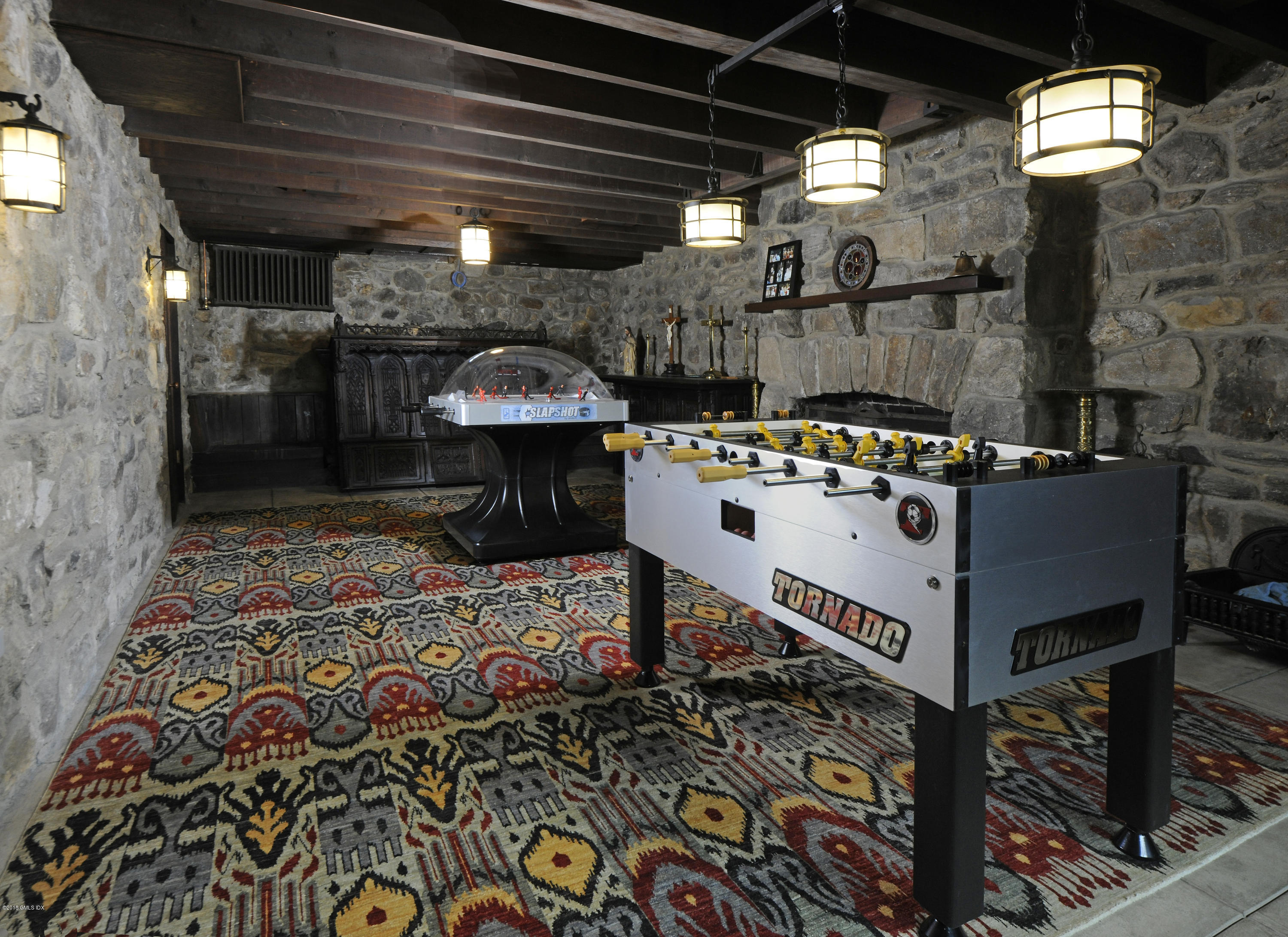 47 Carriglea Drive Riverside, CT 06878 - Photo 31 of 49 a kitchen with a stove and a table