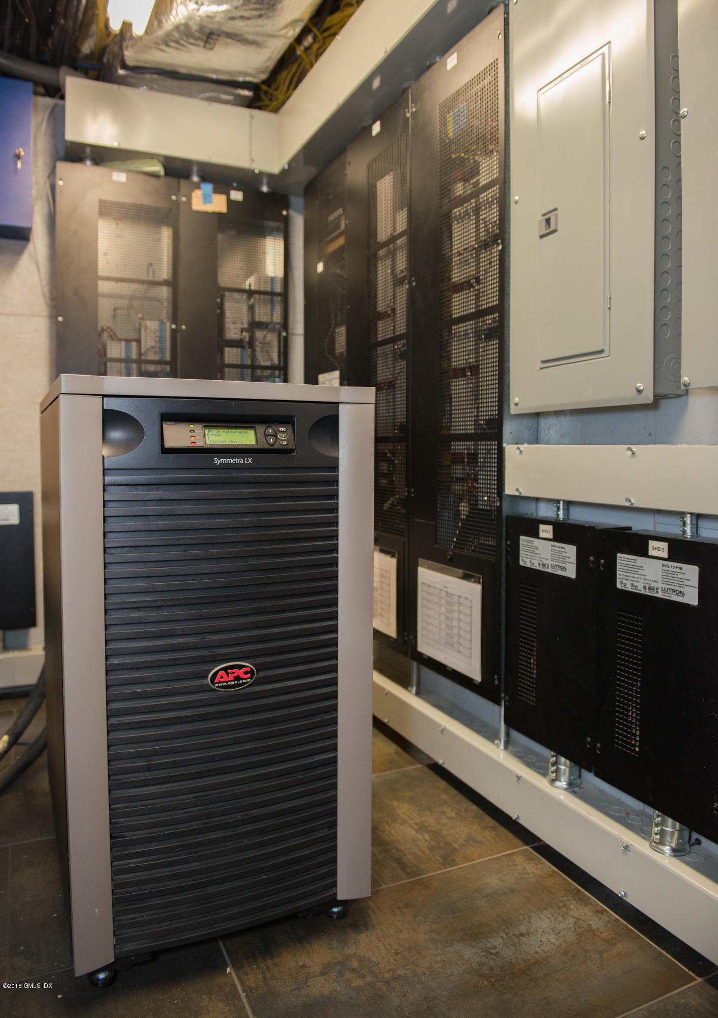 47 Carriglea Drive Riverside, CT 06878 - Photo 35 of 49 a bathroom with a sink and a mirror