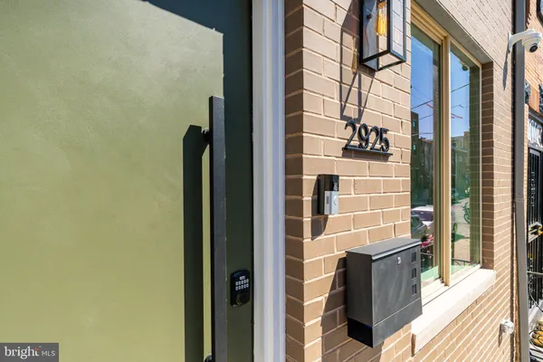 $3,500 | 2925 Master Street, Philadelphia, PA 19121