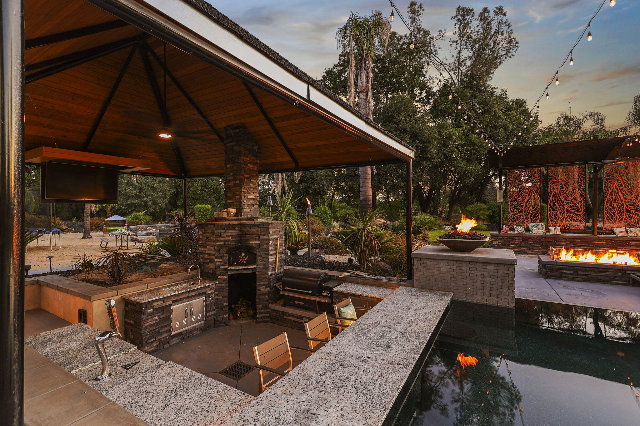 19580 Mockingbird Lane Redding, CA 96002 - Photo 21 of 72 a view of a patio with chairs and potted plants