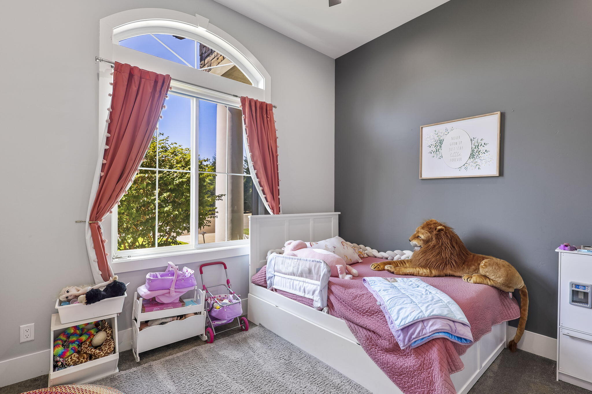 19580 Mockingbird Lane Redding, CA 96002 - Photo 66 of 72 a bedroom with a bed and a window