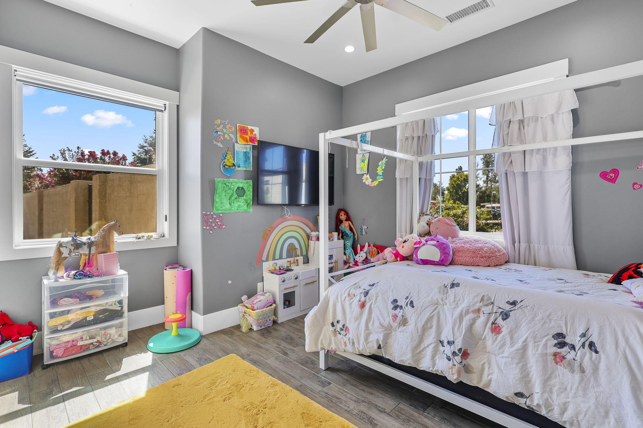 19580 Mockingbird Lane Redding, CA 96002 - Photo 69 of 72 a bedroom that has a bed and a window