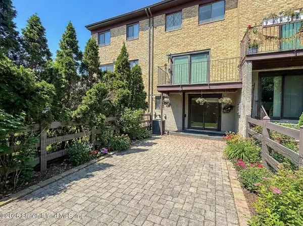 $744,999 | 116 Dogwood Lane | Grasmere