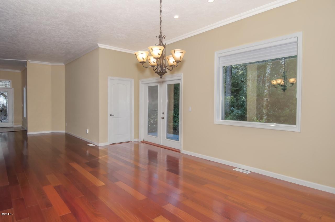 205 Midden Reach Depoe Bay, OR 97341 - Photo 11 of 35 Dining Room