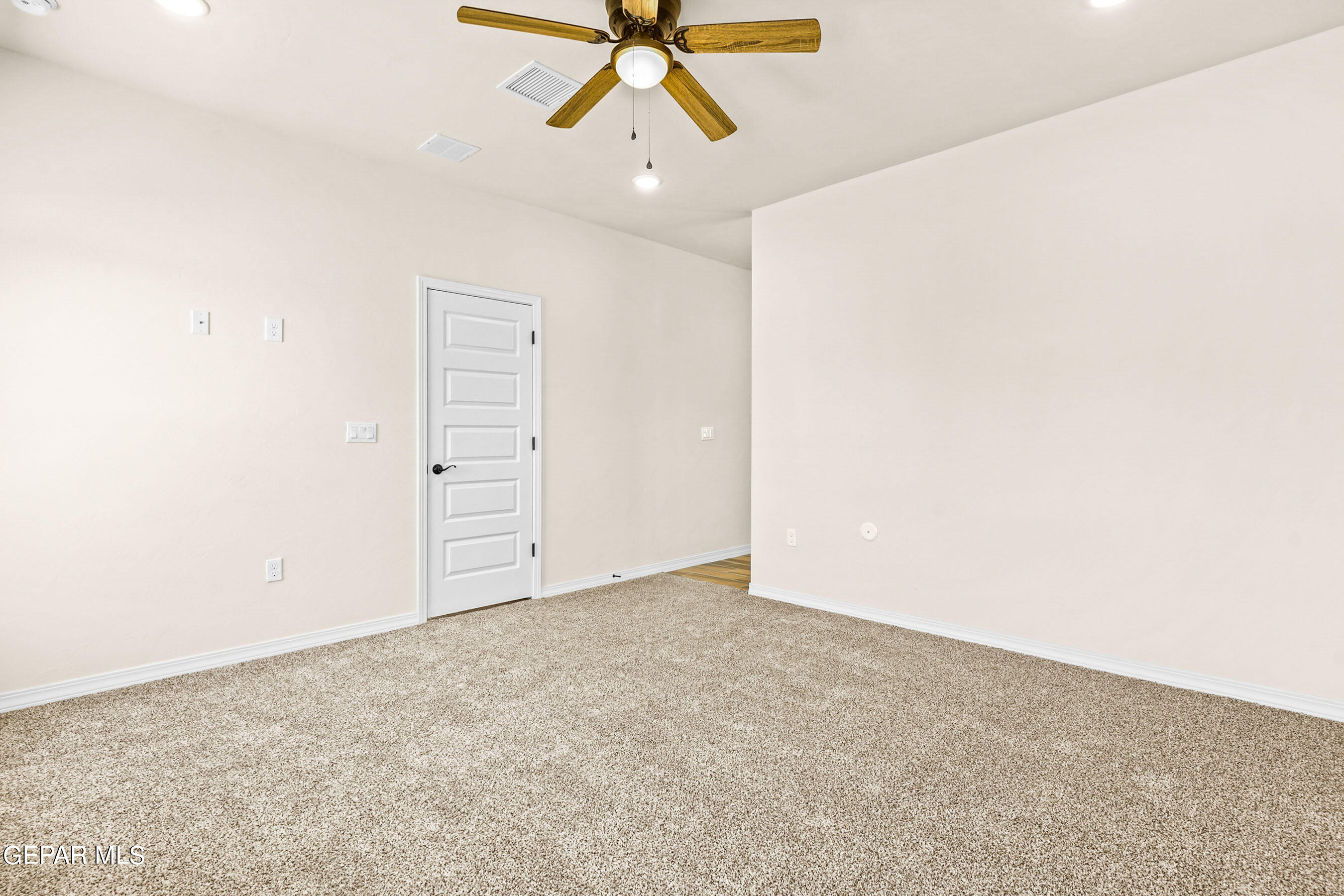 871 Country Club Road, Unit 4E El Paso, TX 79932 - Photo 18 of 34 an empty room with closet and fan
