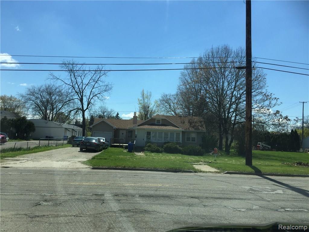815 East Clinton Street Howell, MI 48843 - Photo 3 of 5