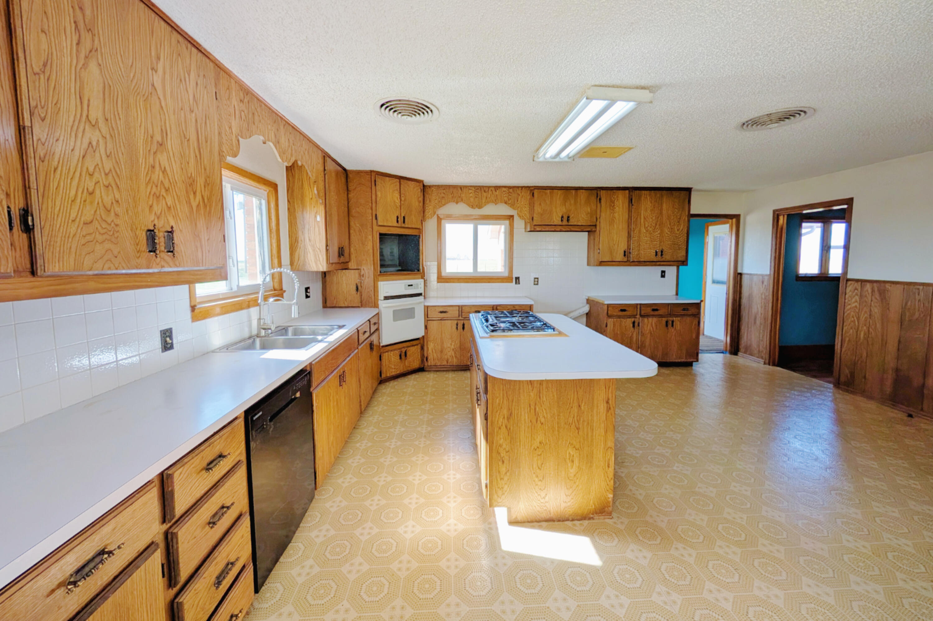 453 County Road 27 Muleshoe, TX 79347 - Photo 14 of 32 Kitchen