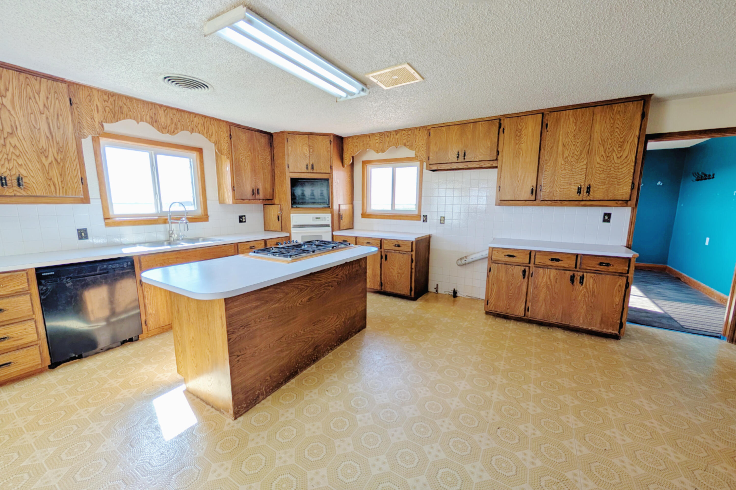 453 County Road 27 Muleshoe, TX 79347 - Photo 3 of 32 Kitchen