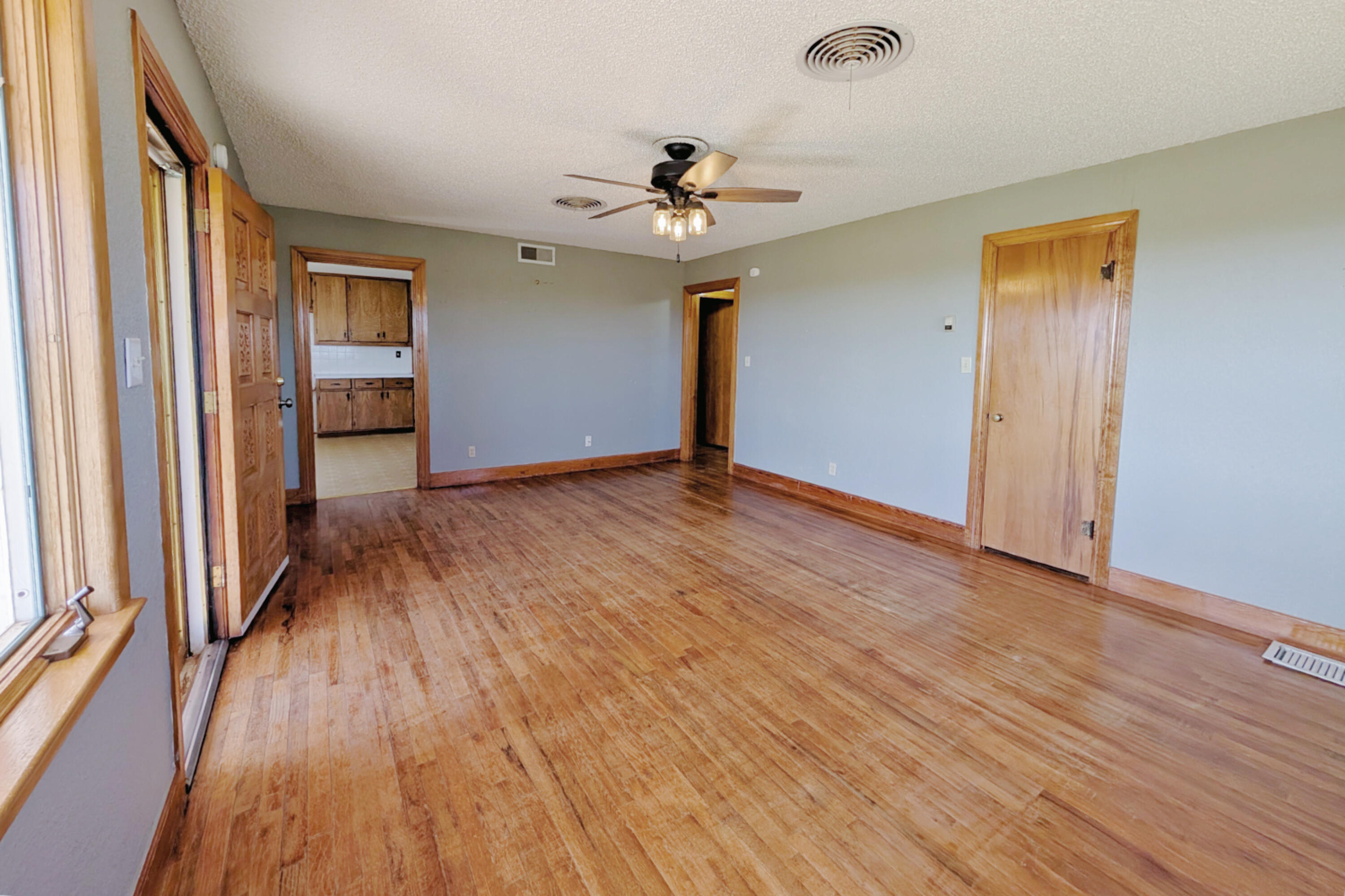 453 County Road 27 Muleshoe, TX 79347 - Photo 10 of 32 Living Area