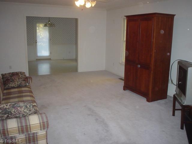 943 Amity Road Asheboro, NC 27203 - Photo 4 of 7 Living Room.