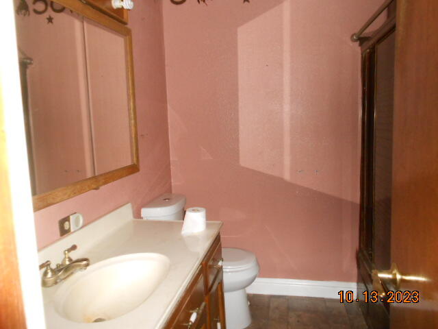 30528 Rl Smith Logging Road Oak Run, CA 96069 - Photo 9 of 22 a bathroom with a sink toilet and tub