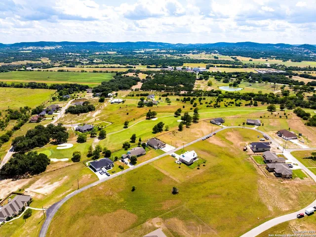 $499,999 | 450 Spanish Grant Circle, Bandera, TX 78003