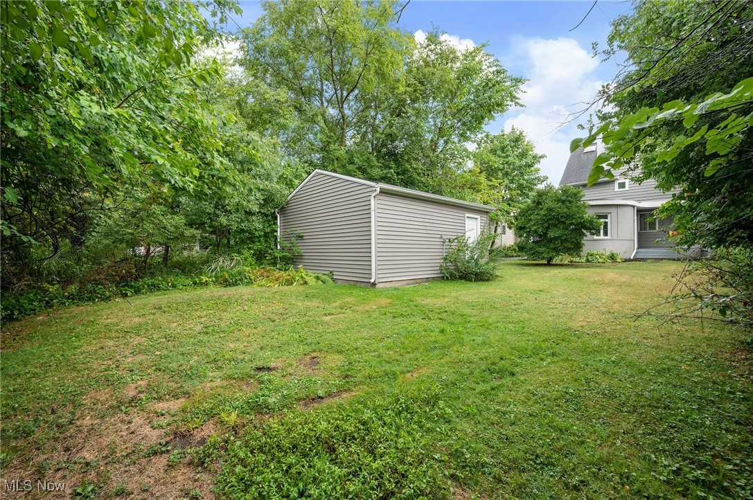 3045 Scarborough Road Cleveland, OH 44118 - Photo 40 of 42 View of yard with an outbuilding