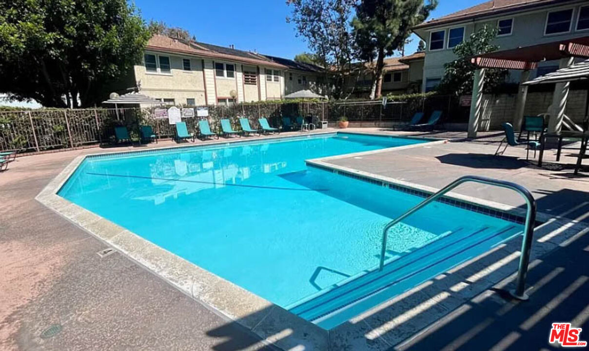 5829 Bowcroft Street, Unit 4 Los Angeles, CA 90016 - Photo 14 of 15 a view of a backyard with sitting area