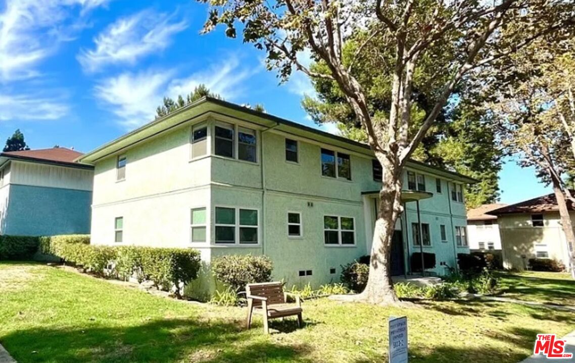 5829 Bowcroft Street, Unit 4 Los Angeles, CA 90016 - Photo 15 of 15 a front view of a house with garden