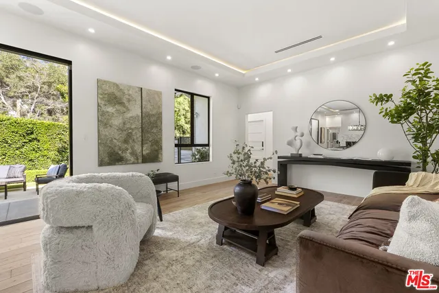 $2,495,000 | 9782 Oak Pass Road, Beverly Hills, CA 90210