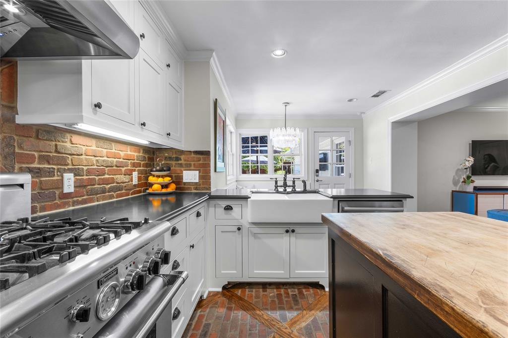 6841 Joyce Way Dallas, TX 75225 - Photo 5 of 13 Kitchen and Breakfast area
