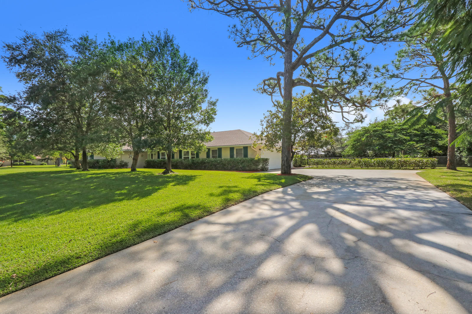 6750 Imperial Woods Road Jupiter, FL 33458 - Photo 2 of 31 Exterior
