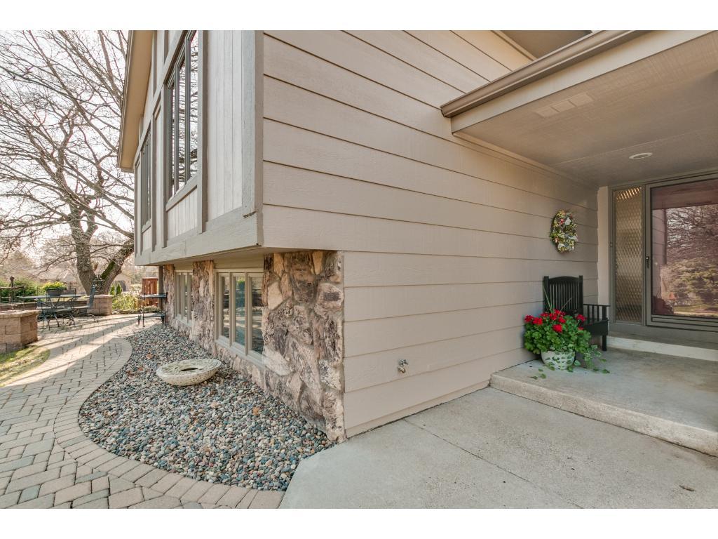 9629 Little Road Bloomington, MN 55437 - Photo 2 of 24