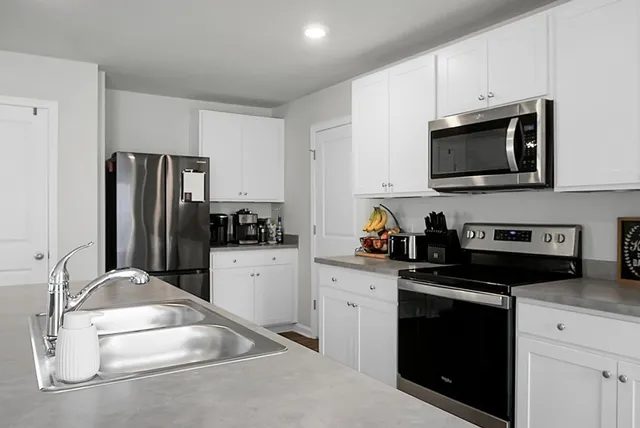 $2,400 | 370 Spruce Ivy Street, Moncks Corner, SC 29461