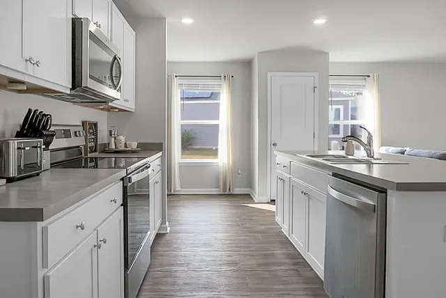 $2,400 | 370 Spruce Ivy Street, Moncks Corner, SC 29461