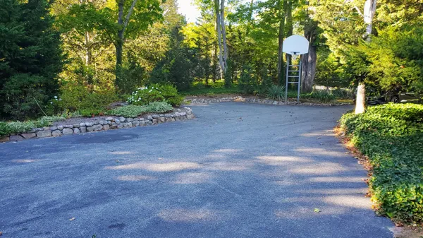 $3,500 | 5 Redgate Lane, Falmouth, MA 02543