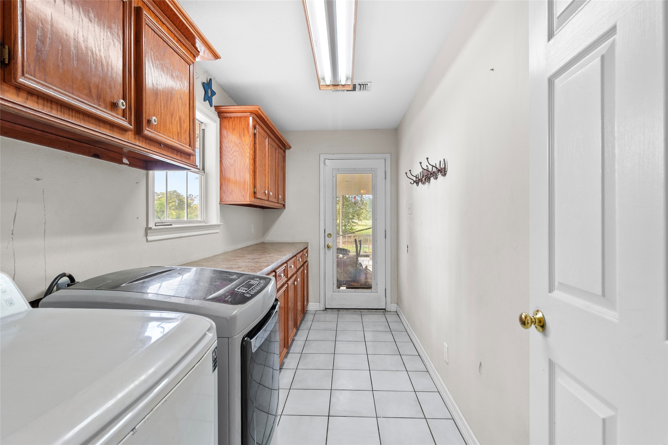 1216 North Walker Road Cleveland, TX 77328 - Photo 18 of 48