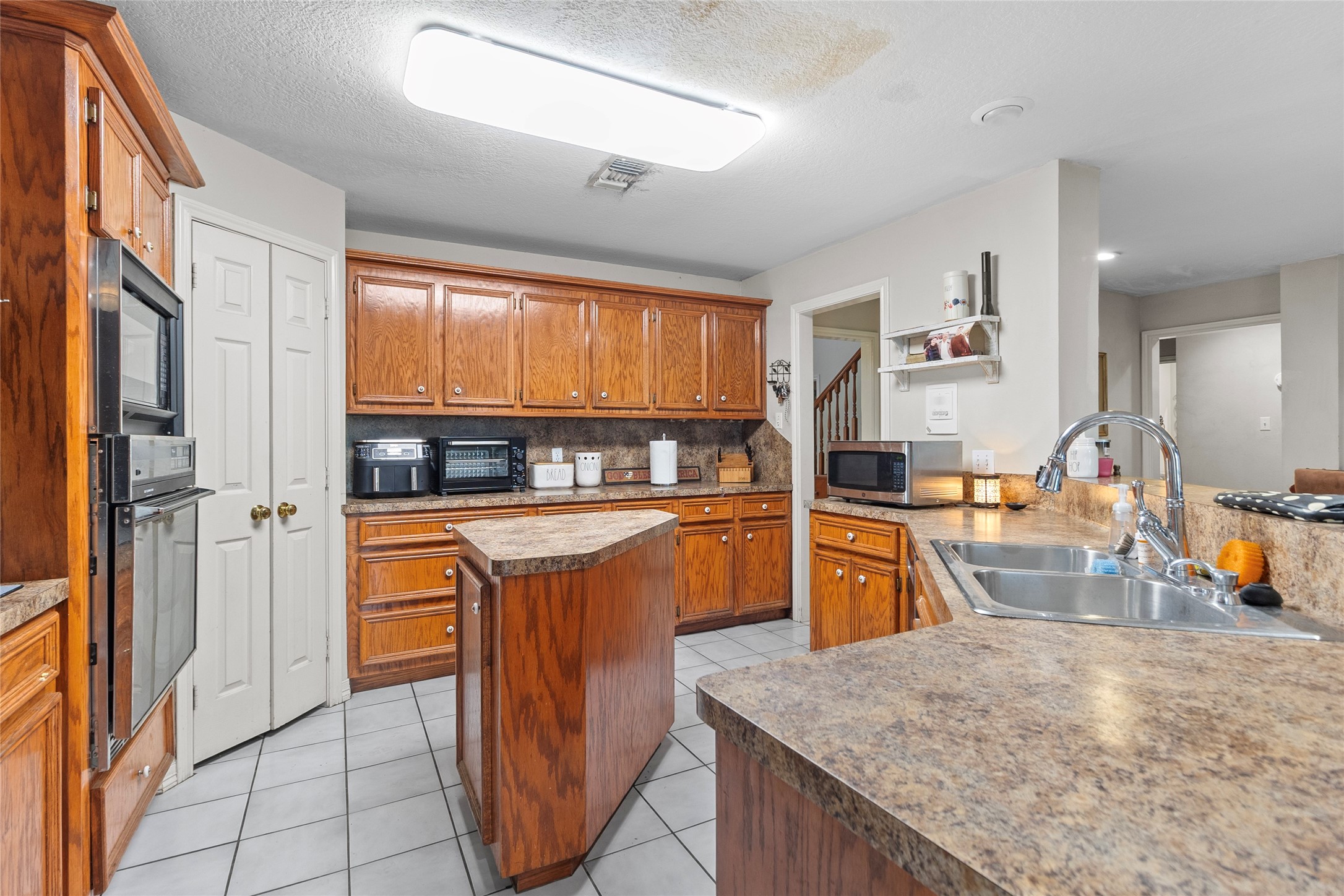 1216 North Walker Road Cleveland, TX 77328 - Photo 6 of 48