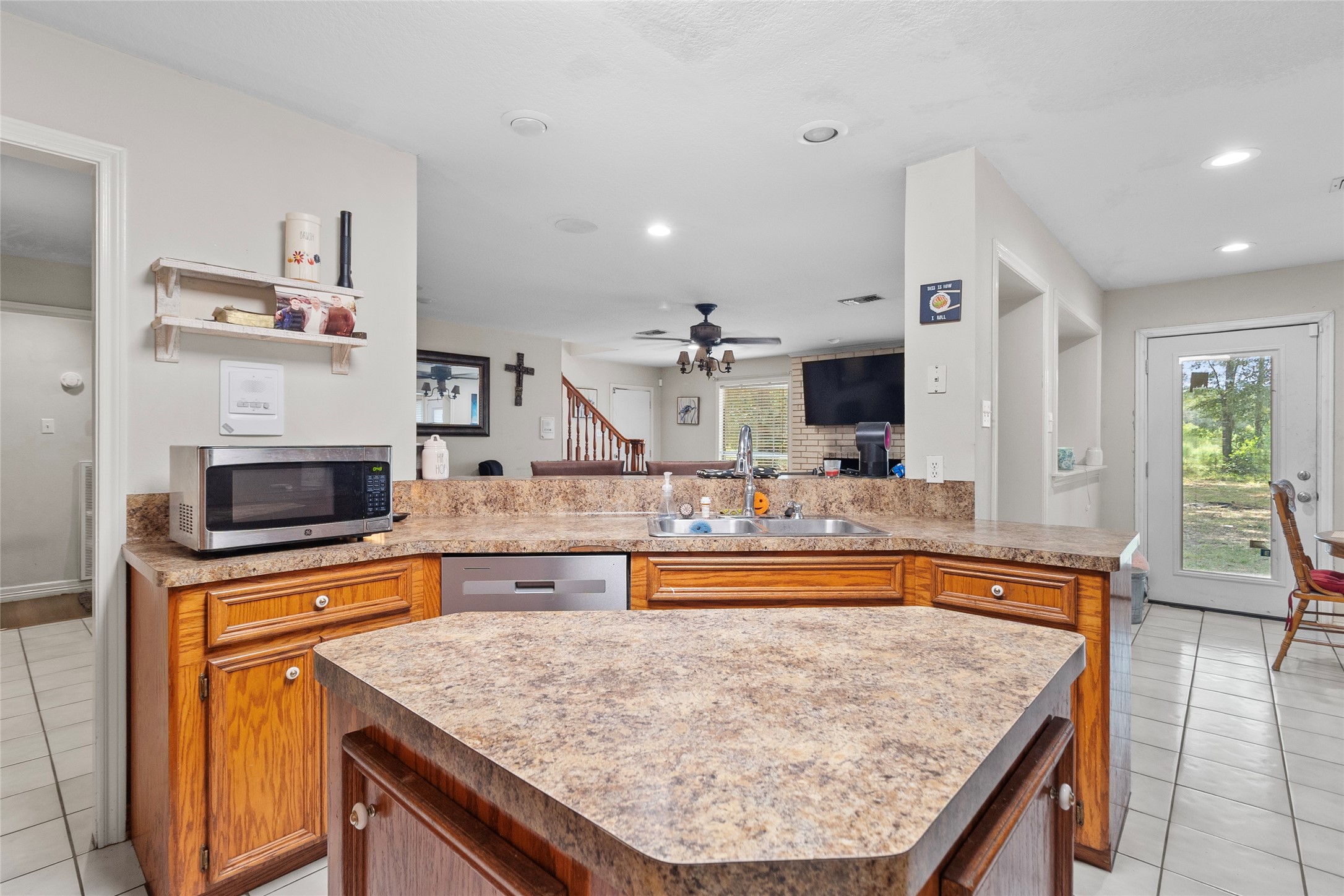 1216 North Walker Road Cleveland, TX 77328 - Photo 8 of 48