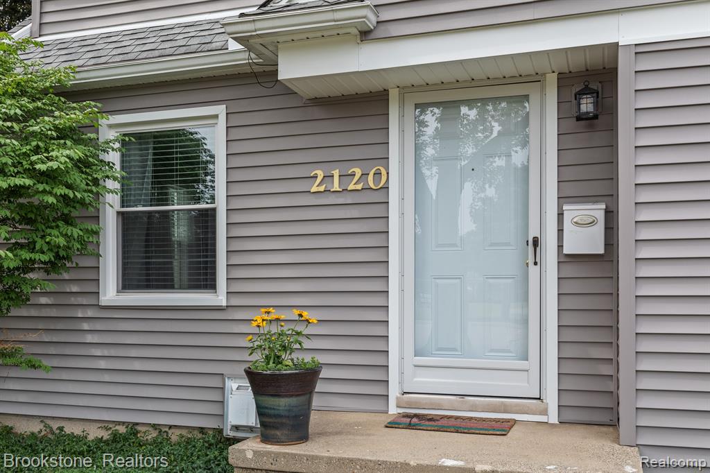 2120 Oxford Road Berkley, MI 48072 - Photo 4 of 42