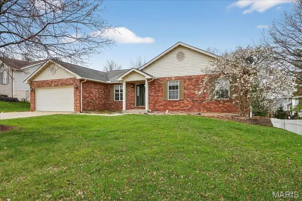 $375,000 | 307 Longview Drive, Columbia, IL 62236