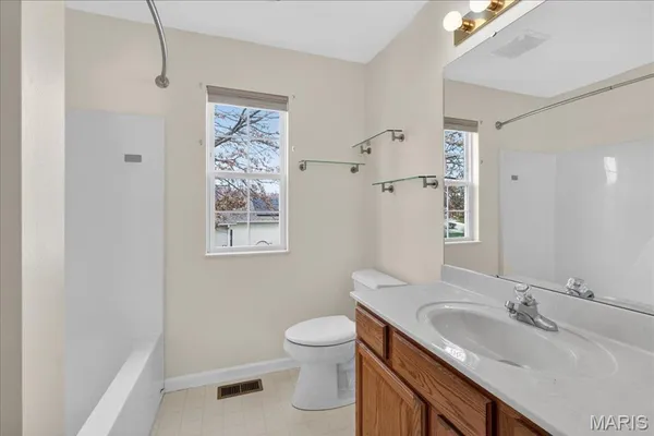 $375,000 | 307 Longview Drive, Columbia, IL 62236