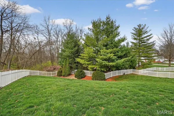 $375,000 | 307 Longview Drive, Columbia, IL 62236