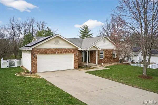 $375,000 | 307 Longview Drive, Columbia, IL 62236