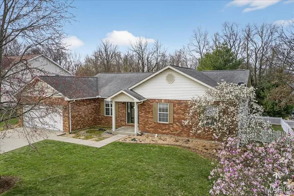 $375,000 | 307 Longview Drive, Columbia, IL 62236