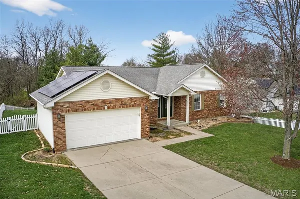 $375,000 | 307 Longview Drive, Columbia, IL 62236