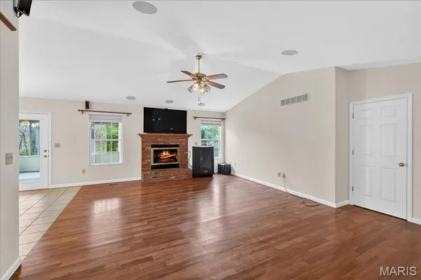 $375,000 | 307 Longview Drive, Columbia, IL 62236