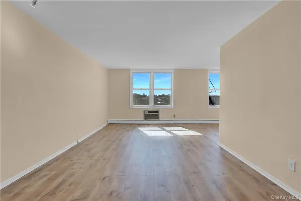 $1,900 | 54-44 Little Neck Parkway, Unit 6V | Little Neck
