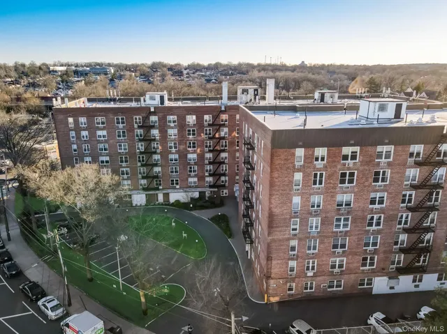 $1,900 | 54-44 Little Neck Parkway, Unit 6V | Little Neck